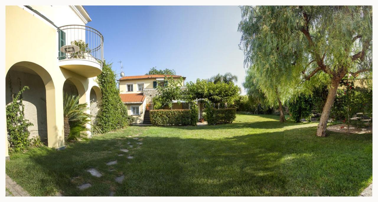 Casa Vacanze Nel Giardino Di Renzo Imperia Kültér fotó
