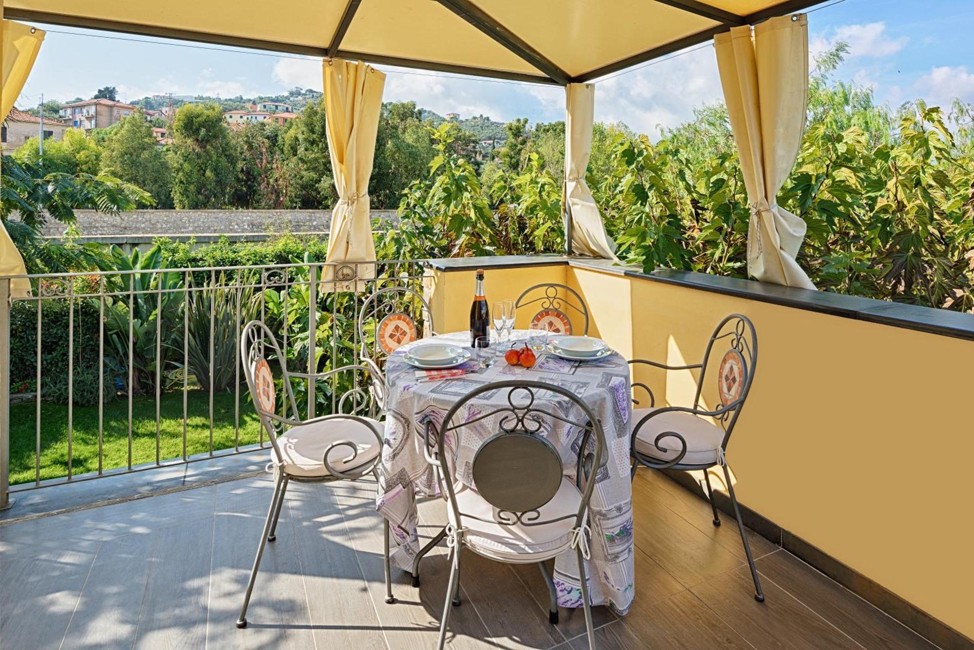 Casa Vacanze Nel Giardino Di Renzo Imperia Kültér fotó