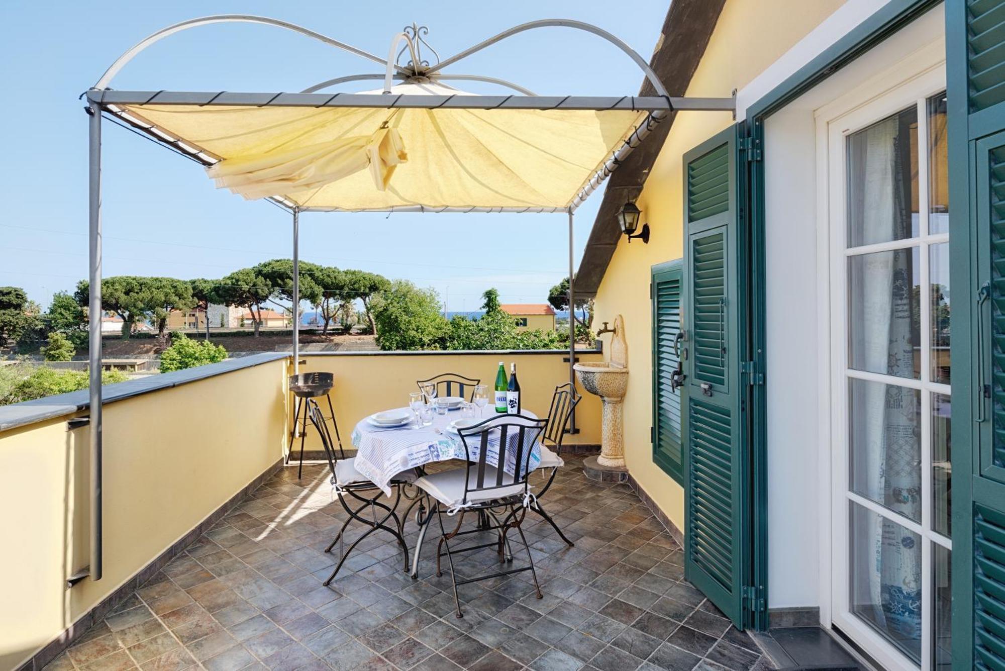 Casa Vacanze Nel Giardino Di Renzo Imperia Kültér fotó