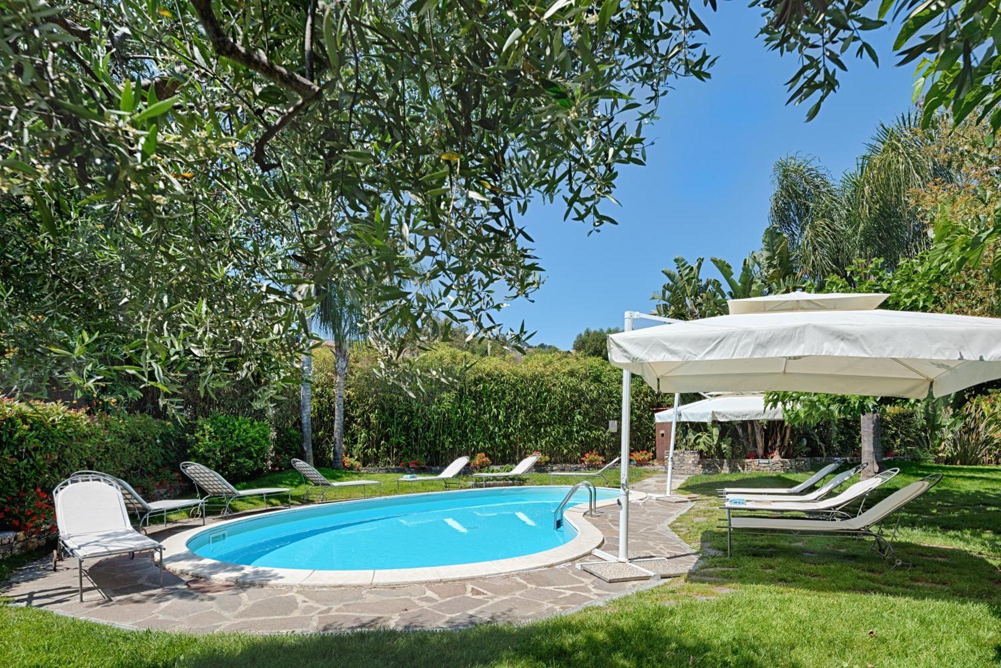 Casa Vacanze Nel Giardino Di Renzo Imperia Kültér fotó